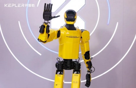 一場8小時直播，把人形機器人的“續航大戰”拉進了現實